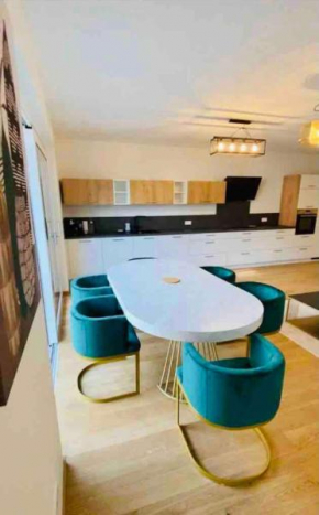 Brand New Luxury 3 bedrooms, Terrace and Free Parking